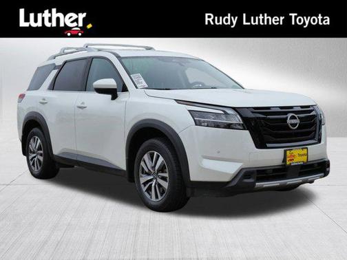 2024 Nissan Pathfinder SL 4WD
