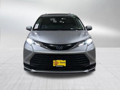 2024 Toyota Sienna LE