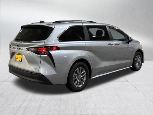 2024 Toyota Sienna LE