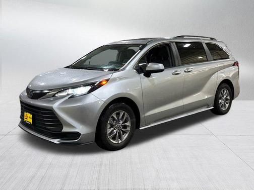 2024 Toyota Sienna LE