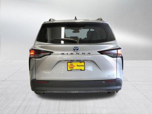 2024 Toyota Sienna LE