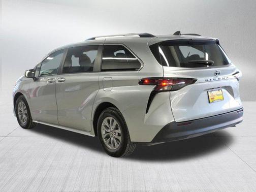 2024 Toyota Sienna LE