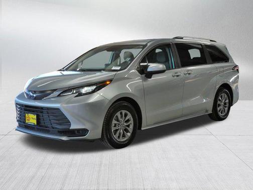2024 Toyota Sienna LE