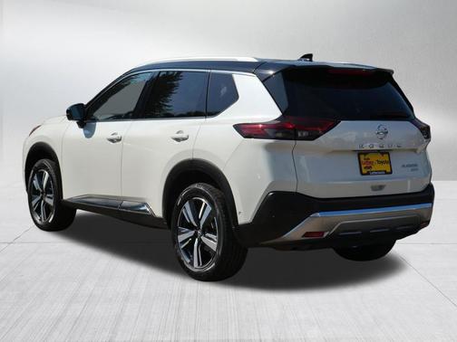 Pearl White Tricoat/Super Black 2021 Nissan Rogue Platinum