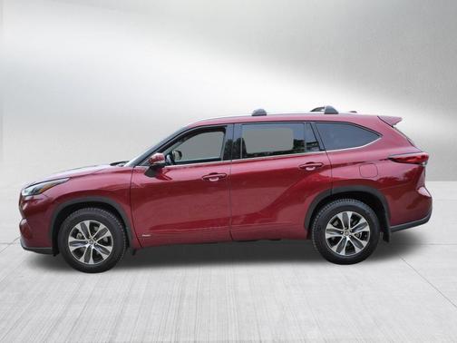 Ruby Flare Pearl 2022 Toyota Highlander Hybrid XLE