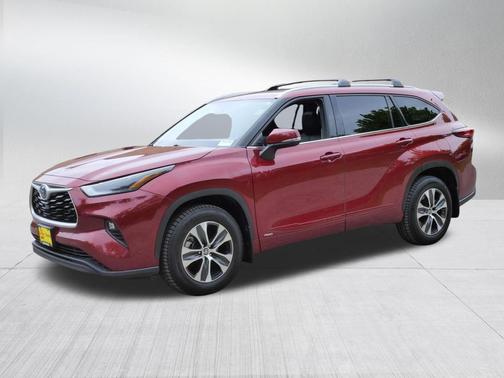 Ruby Flare Pearl 2022 Toyota Highlander Hybrid XLE