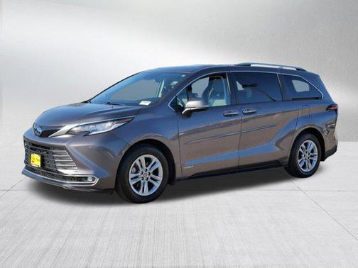 2021 Toyota Sienna Limited 7-Passenger