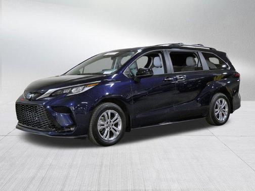 2022 Toyota Sienna XSE 7 Passenger