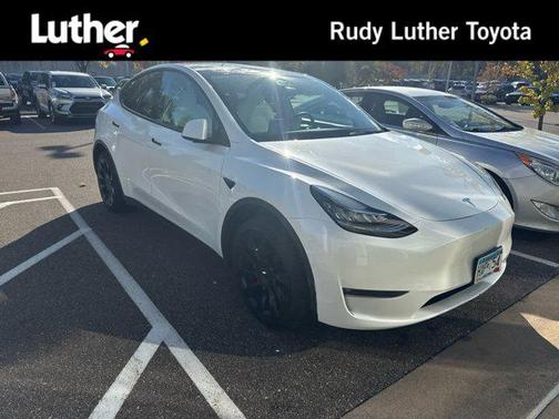 2022 Tesla Model Y Long Range Dual Motor All-Wheel Drive