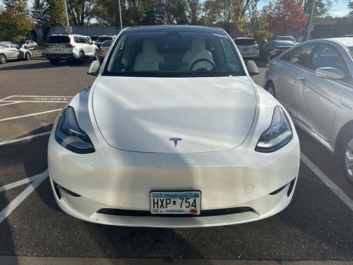 2022 Tesla Model Y Long Range Dual Motor All-Wheel Drive