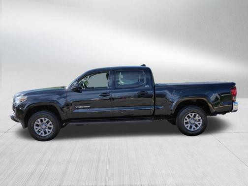 Midnight Black Metallic 2019 Toyota Tacoma SR5