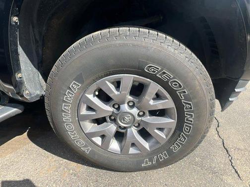 Midnight Black Metallic 2019 Toyota Tacoma SR5