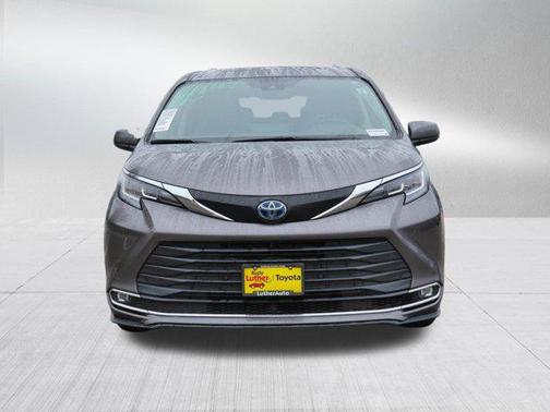 2023 Toyota Sienna XLE 7 Passenger