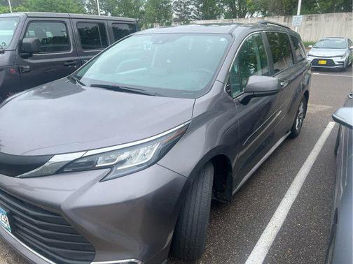2023 Toyota Sienna XLE 7 Passenger