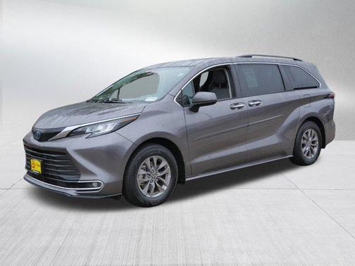 2023 Toyota Sienna XLE 7 Passenger