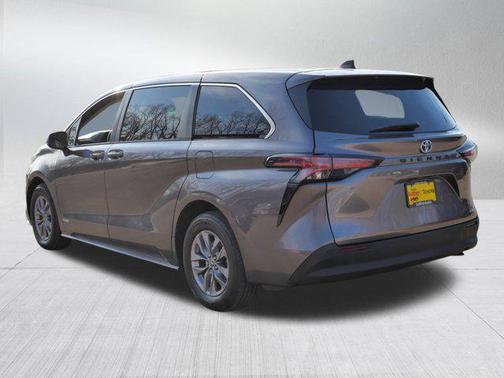 2021 Toyota Sienna LE