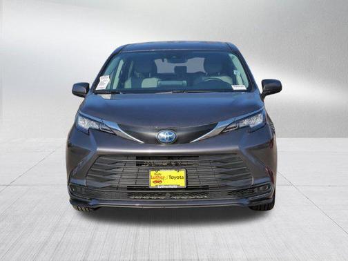 2021 Toyota Sienna LE