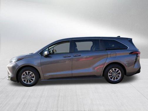 2021 Toyota Sienna LE