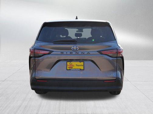2021 Toyota Sienna LE
