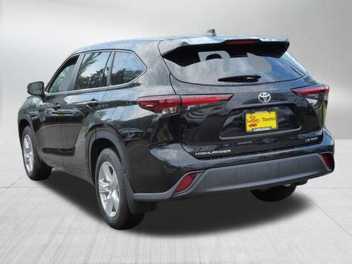 Midnight Black Metallic 2024 Toyota Highlander LE