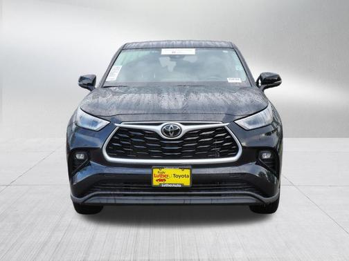 Midnight Black Metallic 2024 Toyota Highlander LE