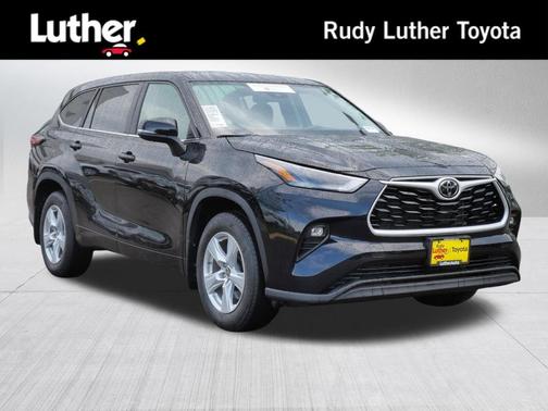 Midnight Black Metallic 2024 Toyota Highlander LE