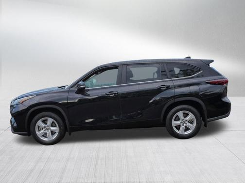 Midnight Black Metallic 2024 Toyota Highlander LE