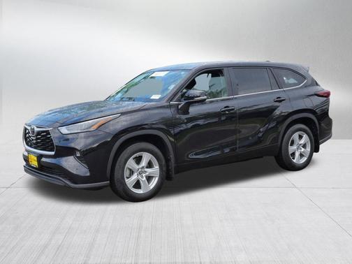 Midnight Black Metallic 2024 Toyota Highlander LE
