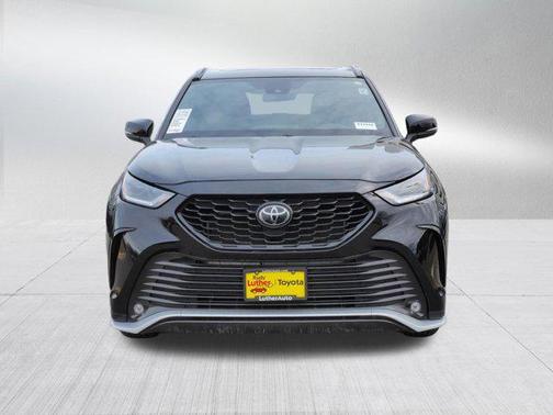 Midnight Black Metallic 2025 Toyota Highlander XSE