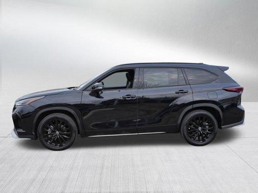 Midnight Black Metallic 2025 Toyota Highlander XSE