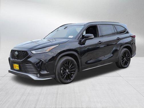 Midnight Black Metallic 2025 Toyota Highlander XSE