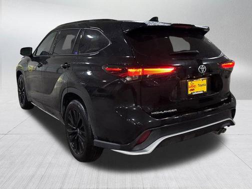 Midnight Black Metallic 2025 Toyota Highlander XSE