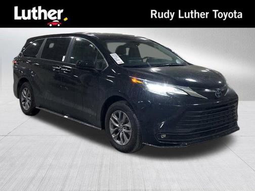 2025 Toyota Sienna XLE