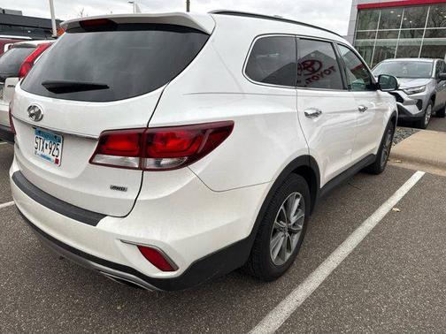 2017 Hyundai SANTA FE SE