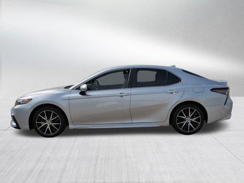2024 Toyota Camry Hybrid SE