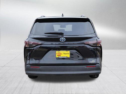 2024 Toyota Sienna LE