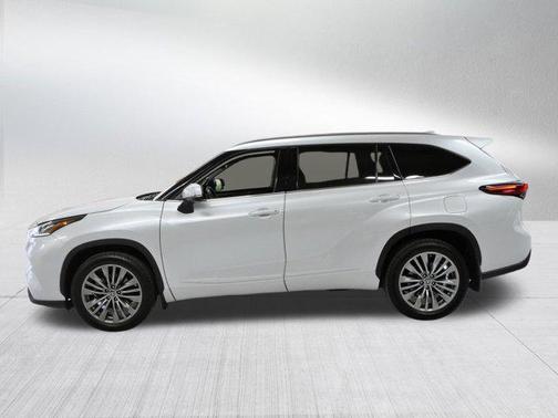 2022 Toyota Highlander Platinum