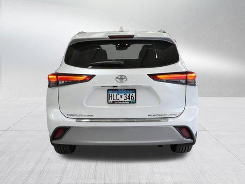 2022 Toyota Highlander Platinum
