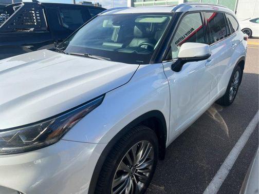 2022 Toyota Highlander Platinum