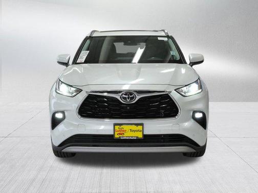 2022 Toyota Highlander Platinum