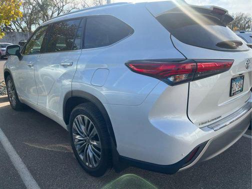 2022 Toyota Highlander Platinum