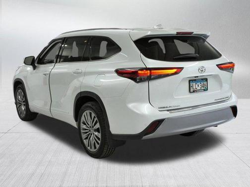 2022 Toyota Highlander Platinum