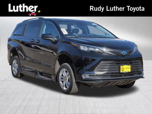 Midnight Black Metallic 2024 Toyota Sienna XLE