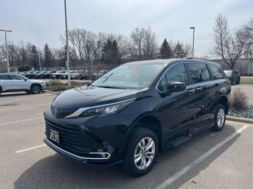 Midnight Black Metallic 2024 Toyota Sienna XLE