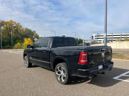 Diamond Black Crystal Pearlcoat 2021 RAM 1500 Limited