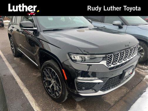 2022 Jeep Grand Cherokee Summit