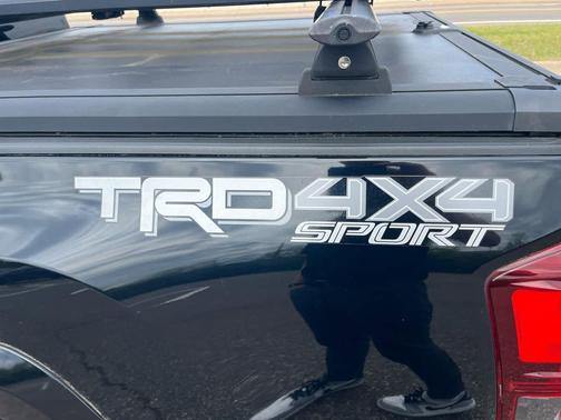 Midnight Black Metallic 2018 Toyota Tacoma TRD Sport