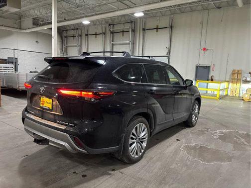 2025 Toyota Highlander Platinum