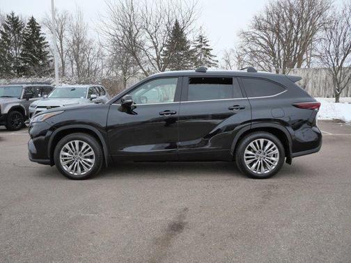 2025 Toyota Highlander Platinum