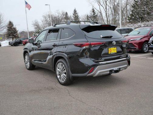 2025 Toyota Highlander Platinum